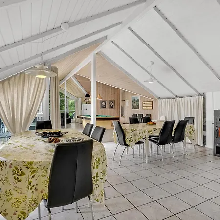 Holiday home Gorgeous In Vaeggerlose With Private Swimming Pool, Be Inside Or Outside